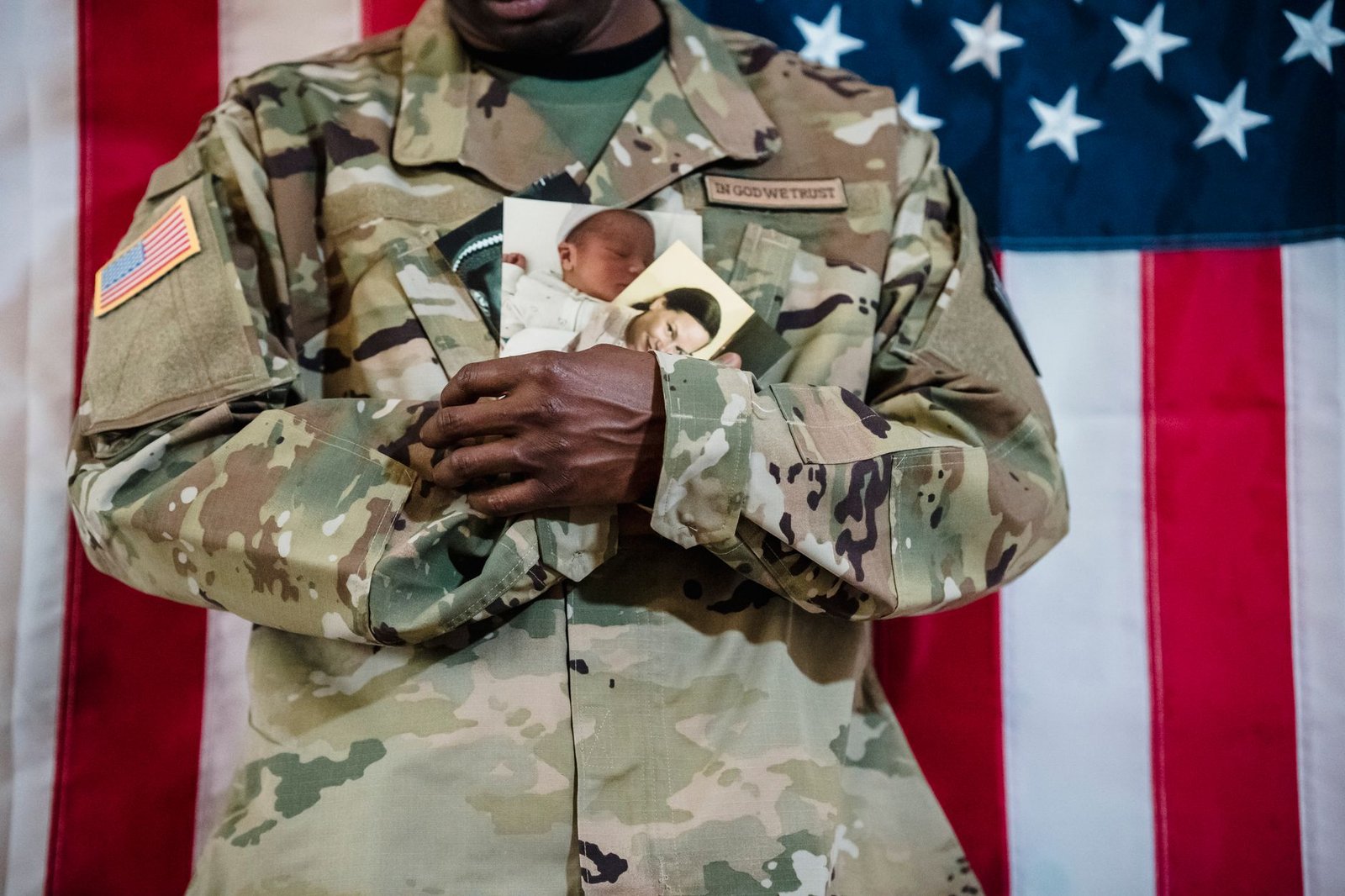 Framed service photo and American flag in the home of a veteran pursuing VA compensation for mesothelioma